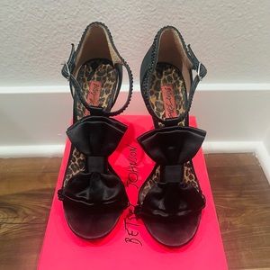 Bow tie Black Betsey Johnson Heels